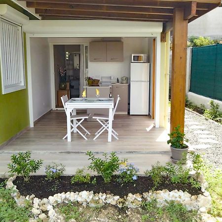 Studio Avec Piscine, A 3 Minutes A Pied Des Plages Sainte-Anne  Extérieur photo